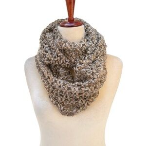 Women’s Textured Loose Crochet Knit Infinity Scarf Tan Gray Winter Fall NWOT